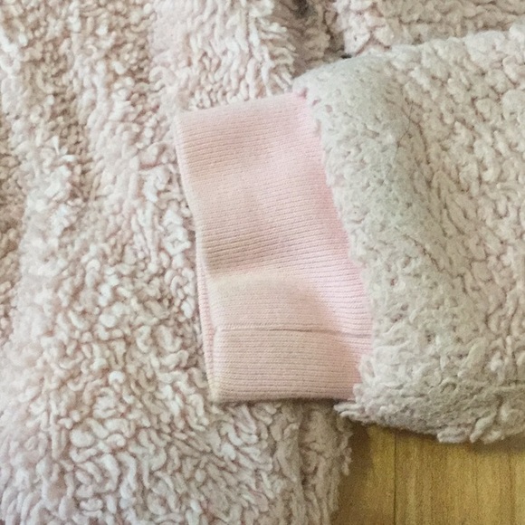 Crazy 8 fuzzy jacket size (XS)4 🐷 - Picture 4 of 4